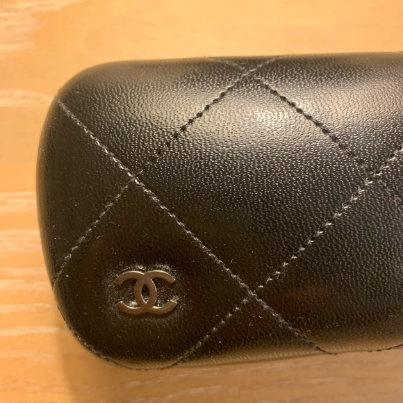CHANEL EYEGLASS CASE AND BOX TUFTED LUXURY LEATHER WITH CLOTH COVER BLACK - Picture 3 of 5